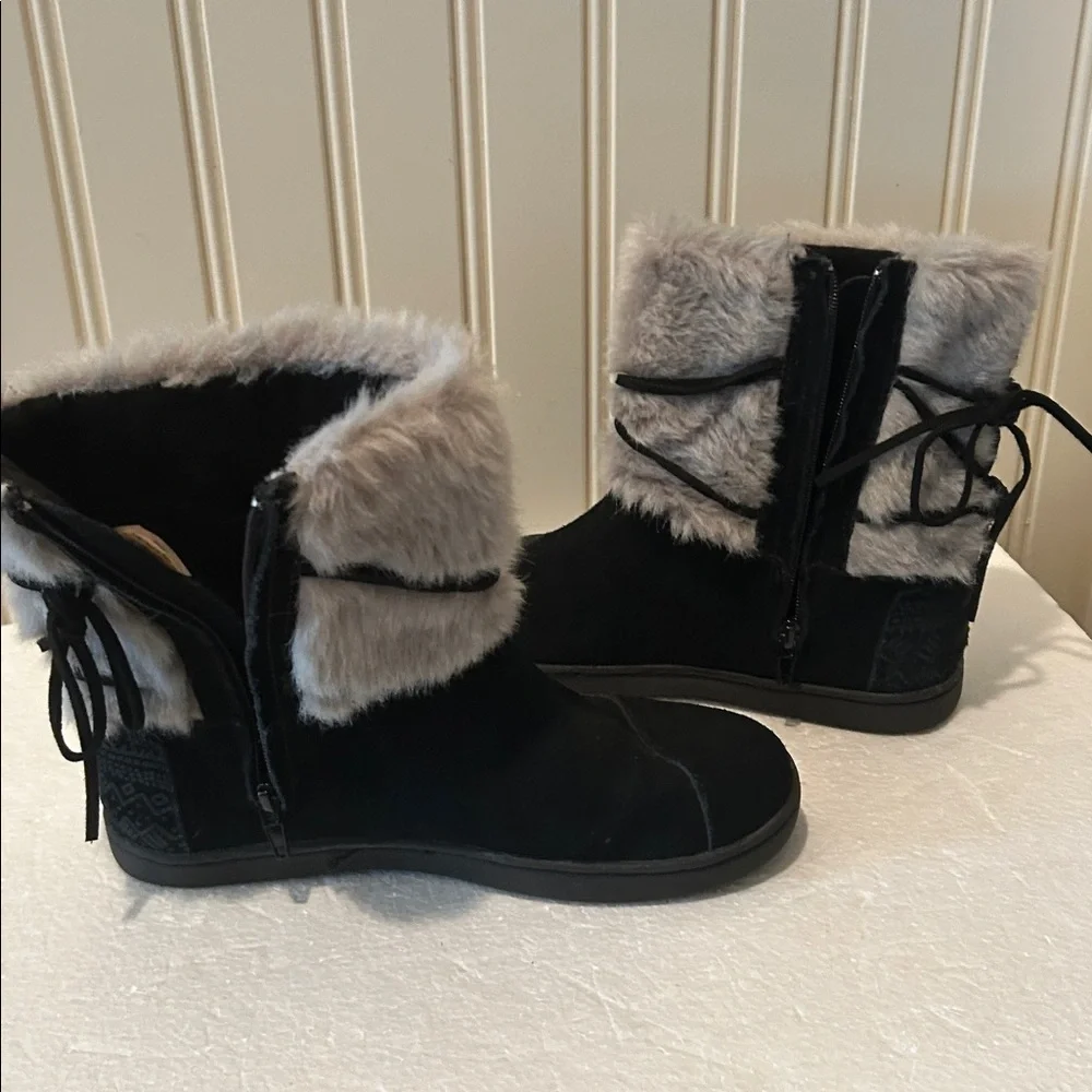 Toms kids Suede Nepal Eskimo style Faux Fur Boots ZipUp wrap around cord Size 2